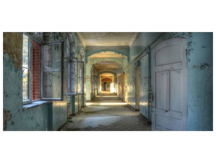 Digitaldruck auf Acrylglas Lost Place Flur 1 image LAND / Grösse: 140 x 66 cm