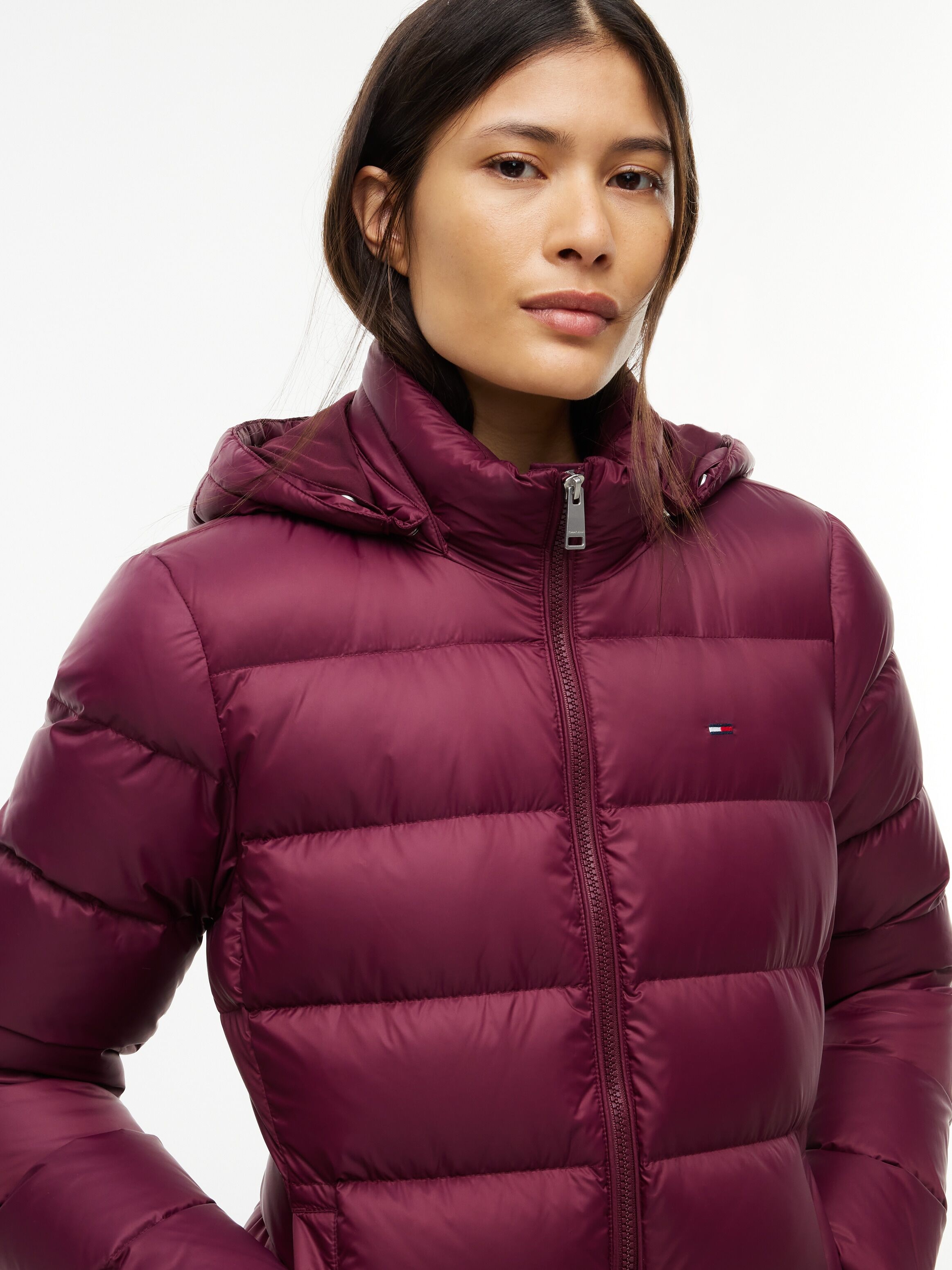 Steppjacke TOMMY JEANS "TJW BASIC HOODED DOWN JACKET EXT", Damen, Gr. M (40), lila (calypso berry), Web, Obermaterial: 100% Nylon. Futter: 100% Polyester. Füllung: 100% Daunen, unifarben, normal, elastischer Bund, Jacken Steppjacke, Kunstfaser calypso ber
