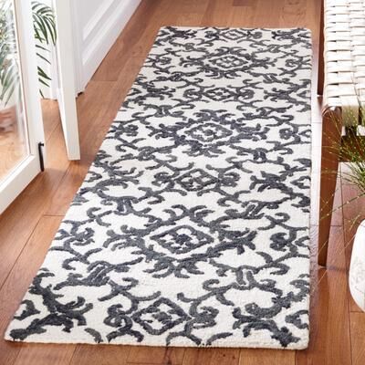 SAFAVIEH Handmade Blossom Linna Modern Floral Wool Rug