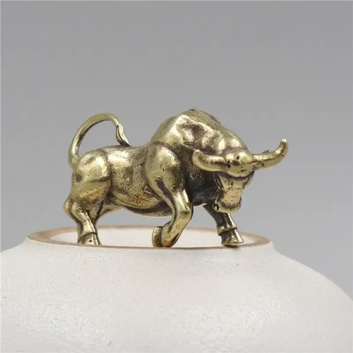 Messing BTC Stier Beeldje - Bitcoin Bull & Wall Street Sculptuur - Antiek Koperen Bull Market Stier - Hoogte: 4 cm