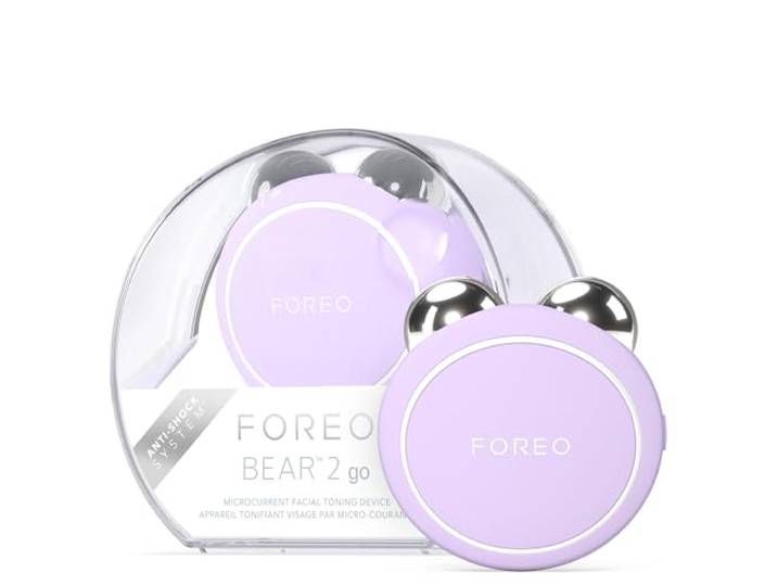 FOREO BEAR 2 go - Reisefreundliches Mikrostrom Gerät fürs Gesicht - Für feine Linien & Falten - Anti Aging Gerät - Face Lifting - Modelliert das Gesicht - Strafft & Festigt - Lavender