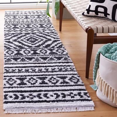 SAFAVIEH Augustine Chara Rustic Moroccan Fringe Rug