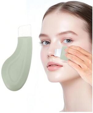 Lush Living Finds Gentle Silicone Facial Scraper & Nose Blackhead Remover Tool For Deep Pore Cleansing white
