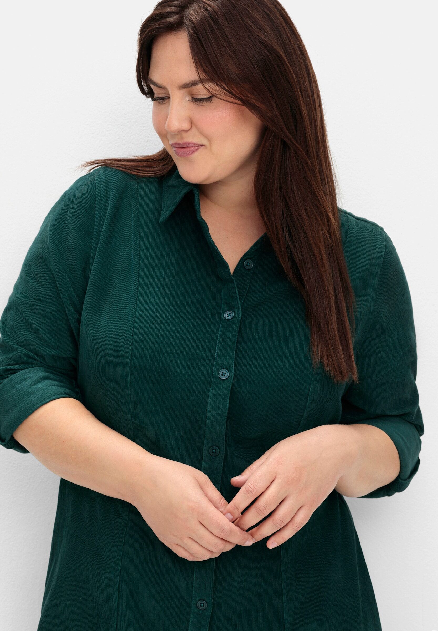 Hemdblusenkleid SHEEGO "Cord-Kleid Hemdblusenkleid aus weichem Cord", Damen, Gr. 54, tiefgrün, Sportlich, Kleider Hemdblusenkleid, aus weichem Cord, mit Krempelarm