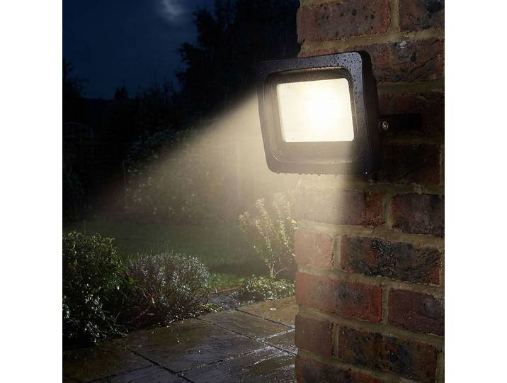 Wetterfester LED-Fluter im Metallgehäuse, 30W, IP65, warmweiss