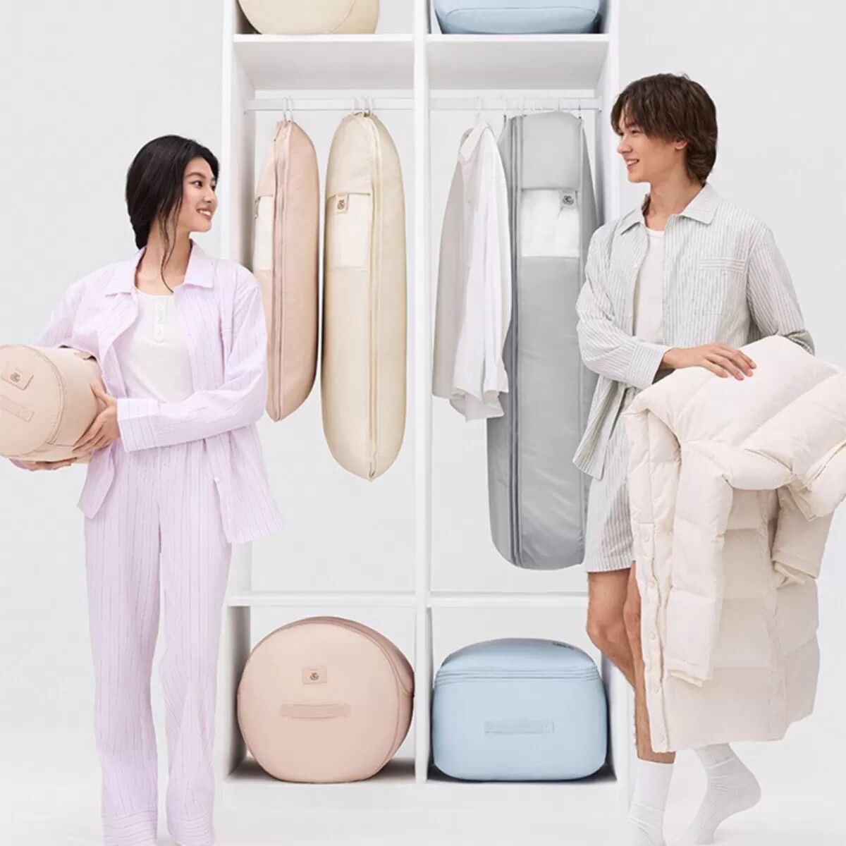 INF Kleidersack aus Satin für lange Mäntel und Kleider – Staubschutz für den Kleiderschrank Beige Medium