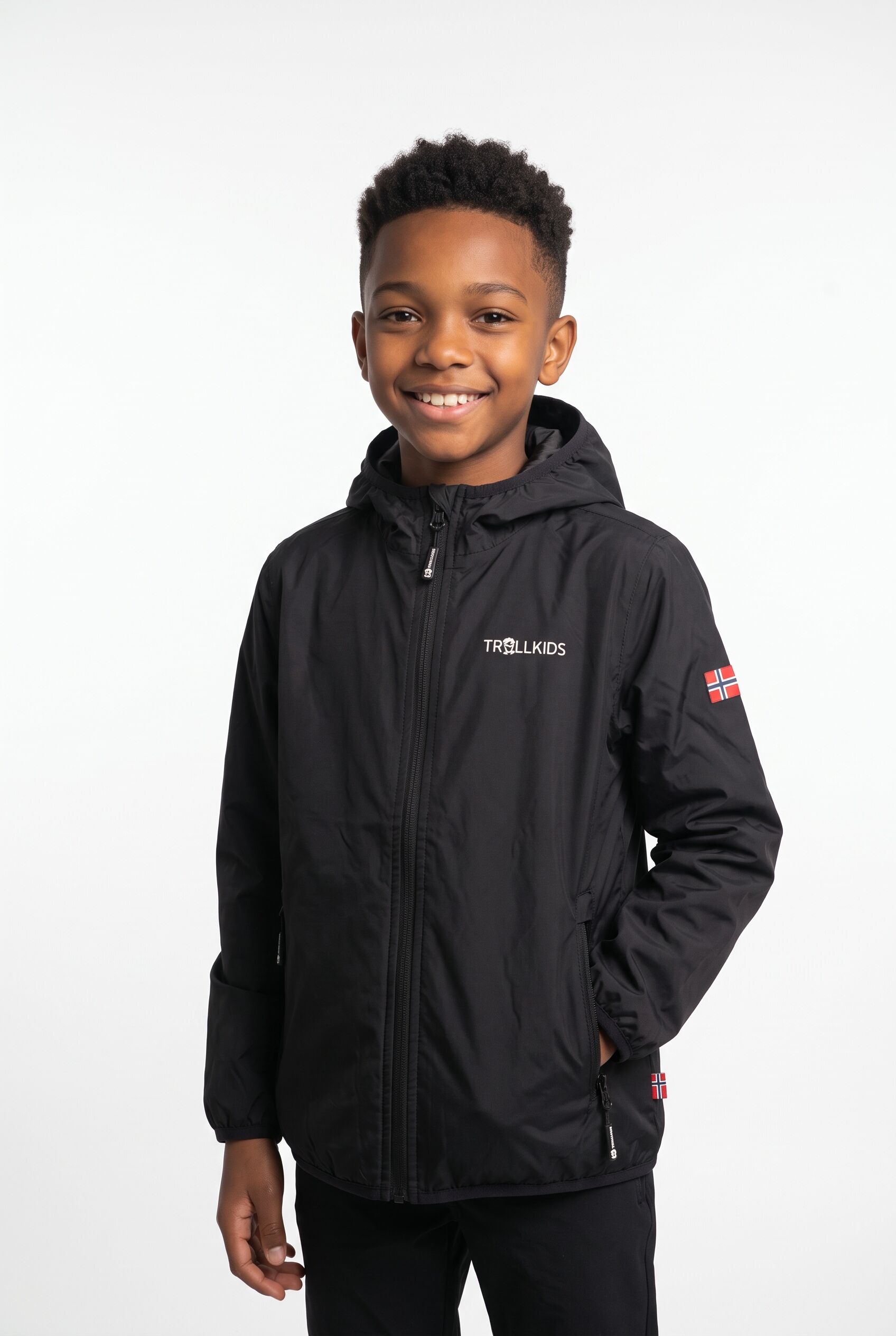 Regenjacke TROLLKIDS "Kids Trolltunga Jacket", Mädchen, Gr. 140, schwarz, Web, Obermaterial: 100% Polyamid, kontrastfarbene Details, unifarben, Basic normal, eingefasste Kante, Jacken Regenjacke, sportlich, aus Polyamid, mit Kapuze, wasserdicht, winddicht
