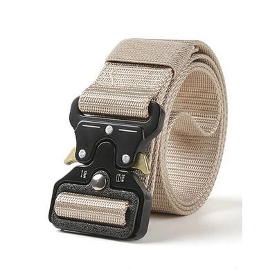 robuster taktischer Gürtel im Camouflage-Muster mit Metallschnalle – stilvoll und praktisch für Outdoor-Fans, die gerne wandern, campen und militärische Aktivitäten mögen