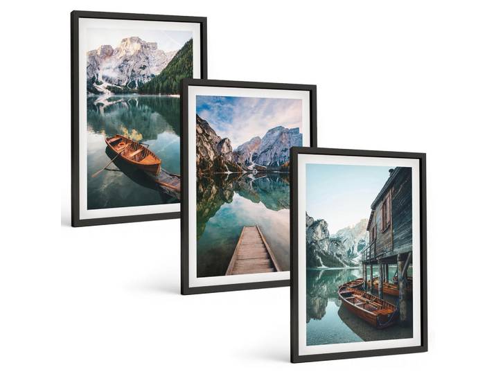 Tulup Bilder SET 3er Set - 40x60 cm Schwarzer Rahmen - See, Berge, Boote, Ferienhaus, Kunststoff, Rechteckig, 40x60 cm, einfache und schnelle Anbringung, Bilder & Rahmen, Bilder