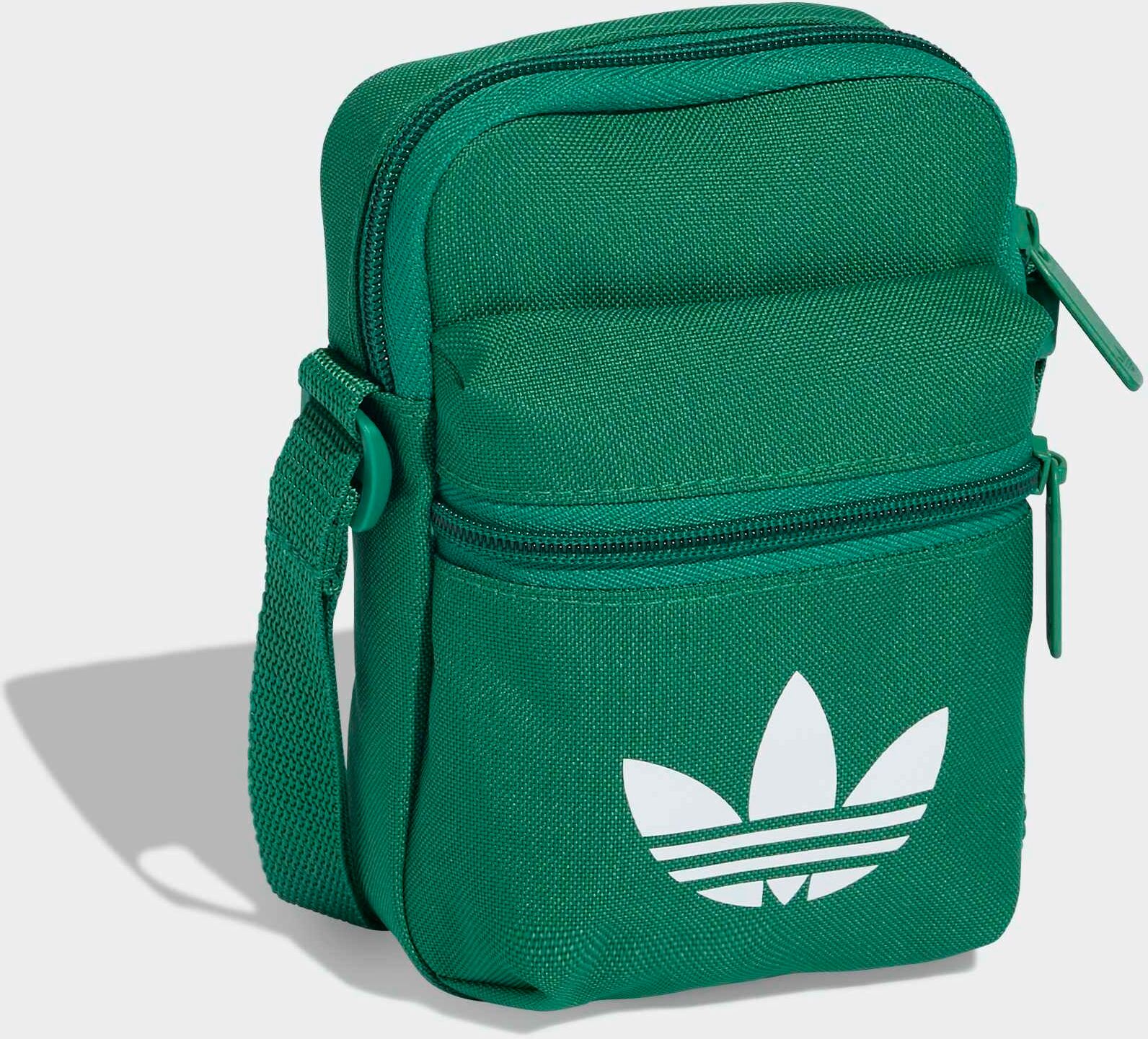 Sporttasche ADIDAS ORIGINALS "ADICOLOR CLASSIC FESTIVAL", Damen, grün (bold grün), Obermaterial: 100% Polyester, Taschen Sporttasche, aus Polyester, kompakte Grösse bold grün Einheitsgröße