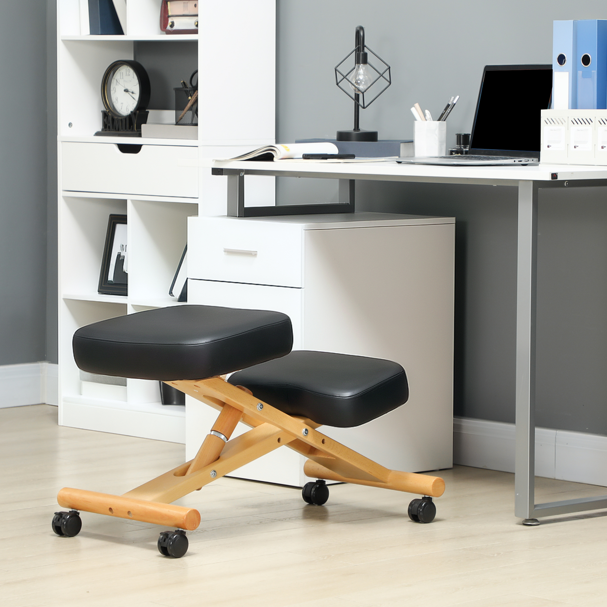 Homcom Sedia Ergonomica Posturale con Inginocchiatoio, Altezza Regolabile e Rotelle in Legno, Nero