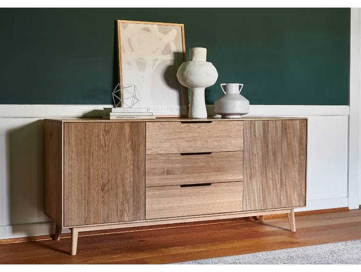 Sideboard Edinburgh aus massiver Wildeiche mit geriffelter Front - 180 cm breit – Montierte Lieferung – 3%-Vorkasse-Rabatt