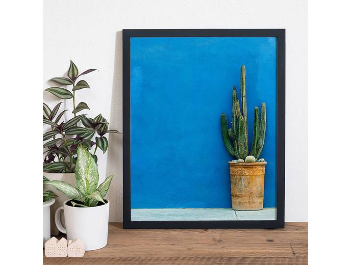 Tableau déco Blue Wall with Cactus Cadre : hêtre massif verni Revêtement : plexiglas Multicolore 42 x 52cm
