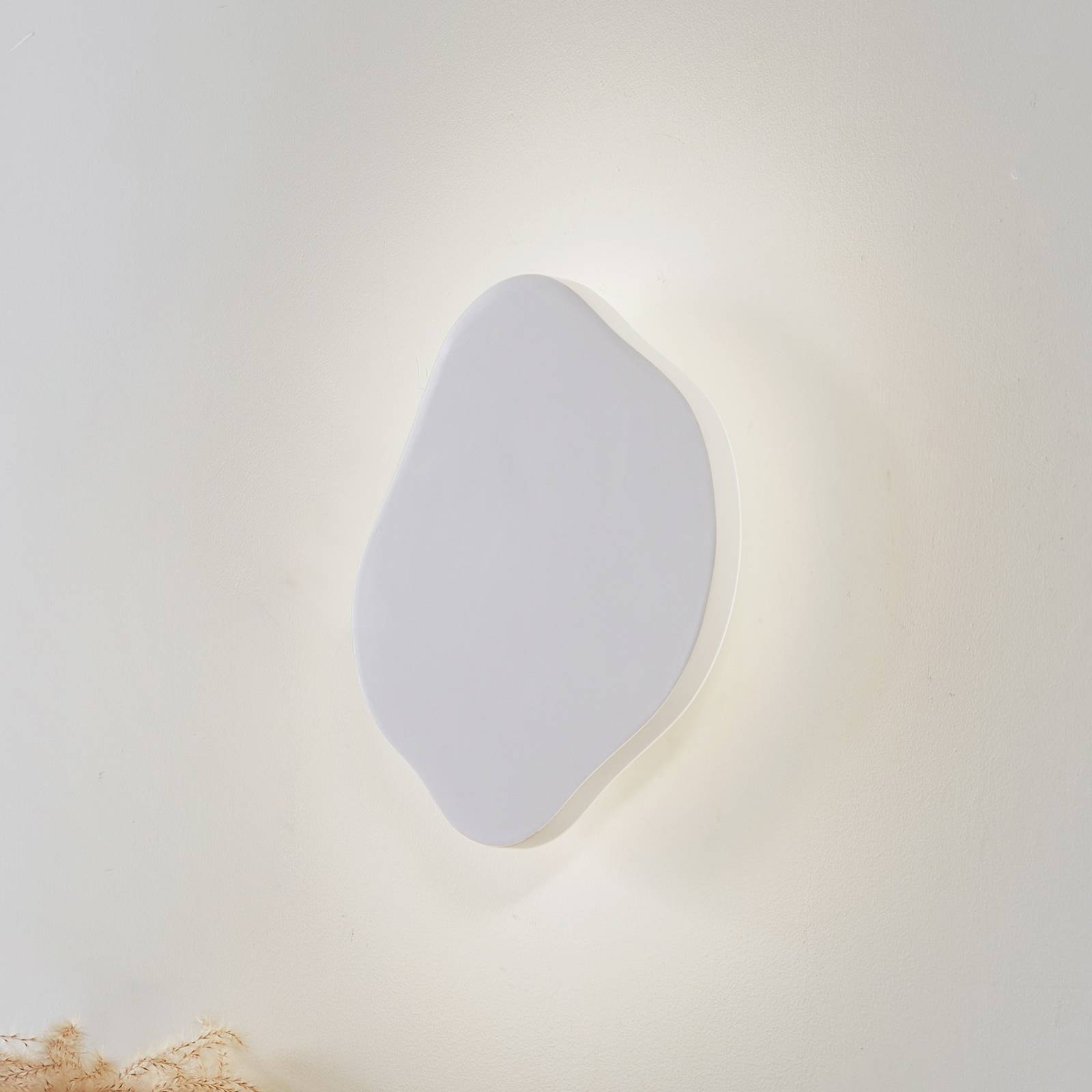 Wandlampe Nielson Lindby, dimmbar, weiß / opal, für Wohn- / Esszimmer, Gips / Ton, Modern, LED Wandleuchte, Wandlampe Innen