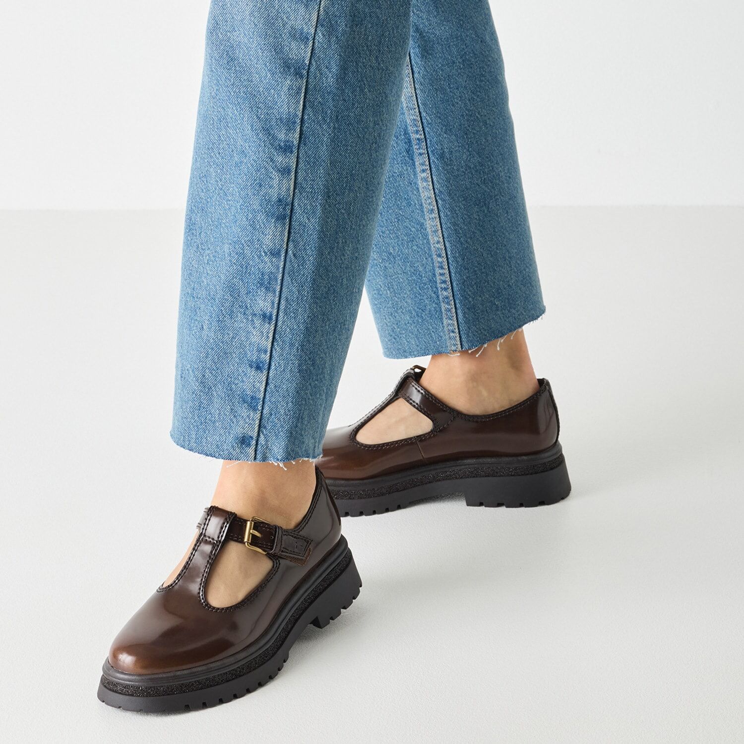 Slipper TAMARIS, Damen, Gr. 38, beige (braun), Lacklederimitat, glänzend, unifarben, Basic, Schuhe Slipper, Chunky-Slipper, T-Spangen, Loafer, in veganer Verarbeitung