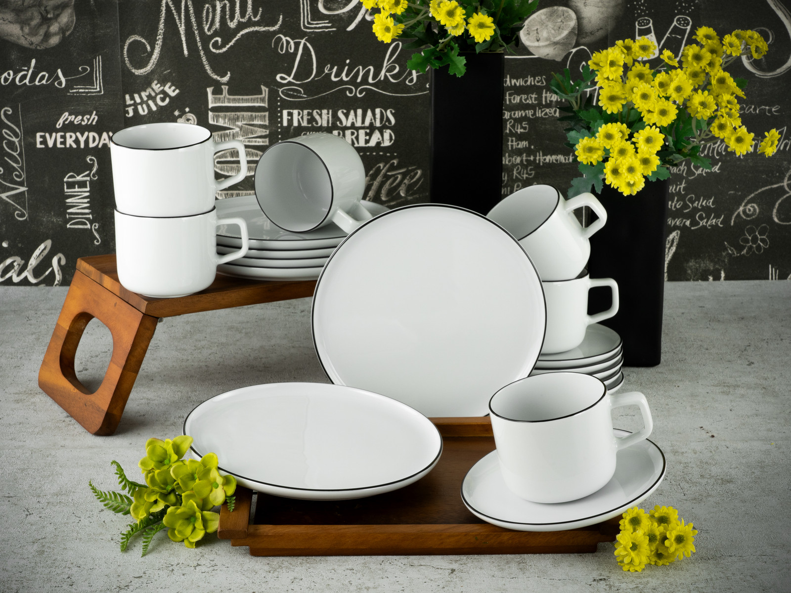 CreaTable Chef Collection Black Line 18-delige koffieserviesset van porselein voor 6 personen, zwart/wit