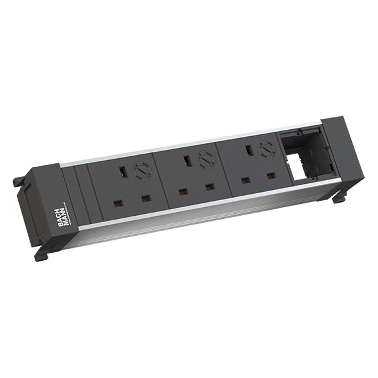Bachmann 916.0520 Power Frame 3xUK 1xABD (3x, BS 1363) (916.0520)
