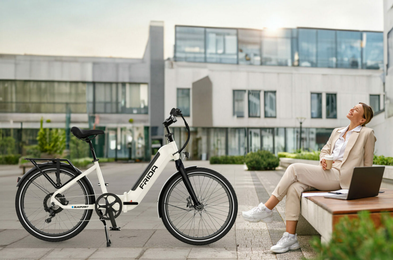 BLAUPUNKT Frida Mod. 2024 im Modernen Warm-Gray
