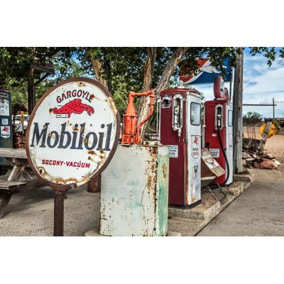 Fototapete PAPERMOON "Alte Tankstelle", bunt, B:4,5m L:2,8m, Vlies, Tapeten