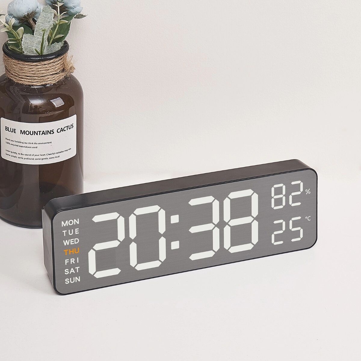 INF Multifunktionaler LED-Digitalwecker mit Thermometer, Mondphase, Kalender und Countdown Schwarz