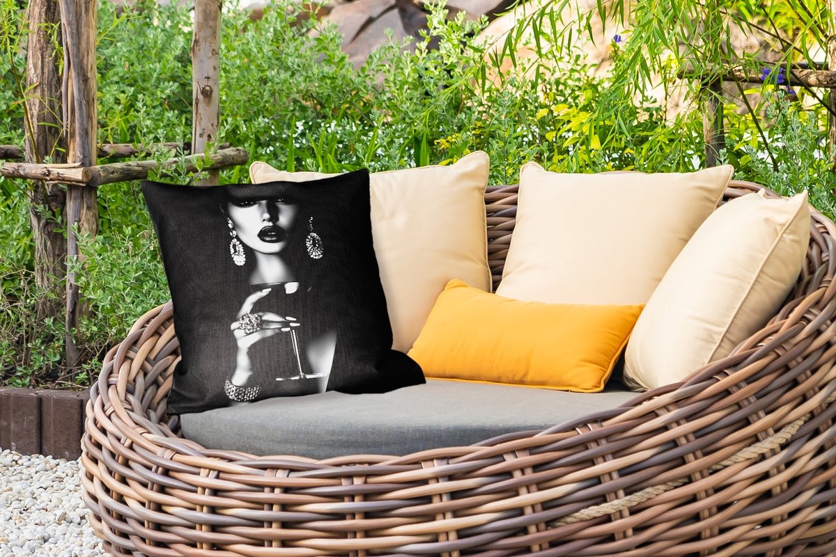 PillowMonkey Buitenkussen Vrouw Cocktail Chic Weerbestendig 45 x 45 cm