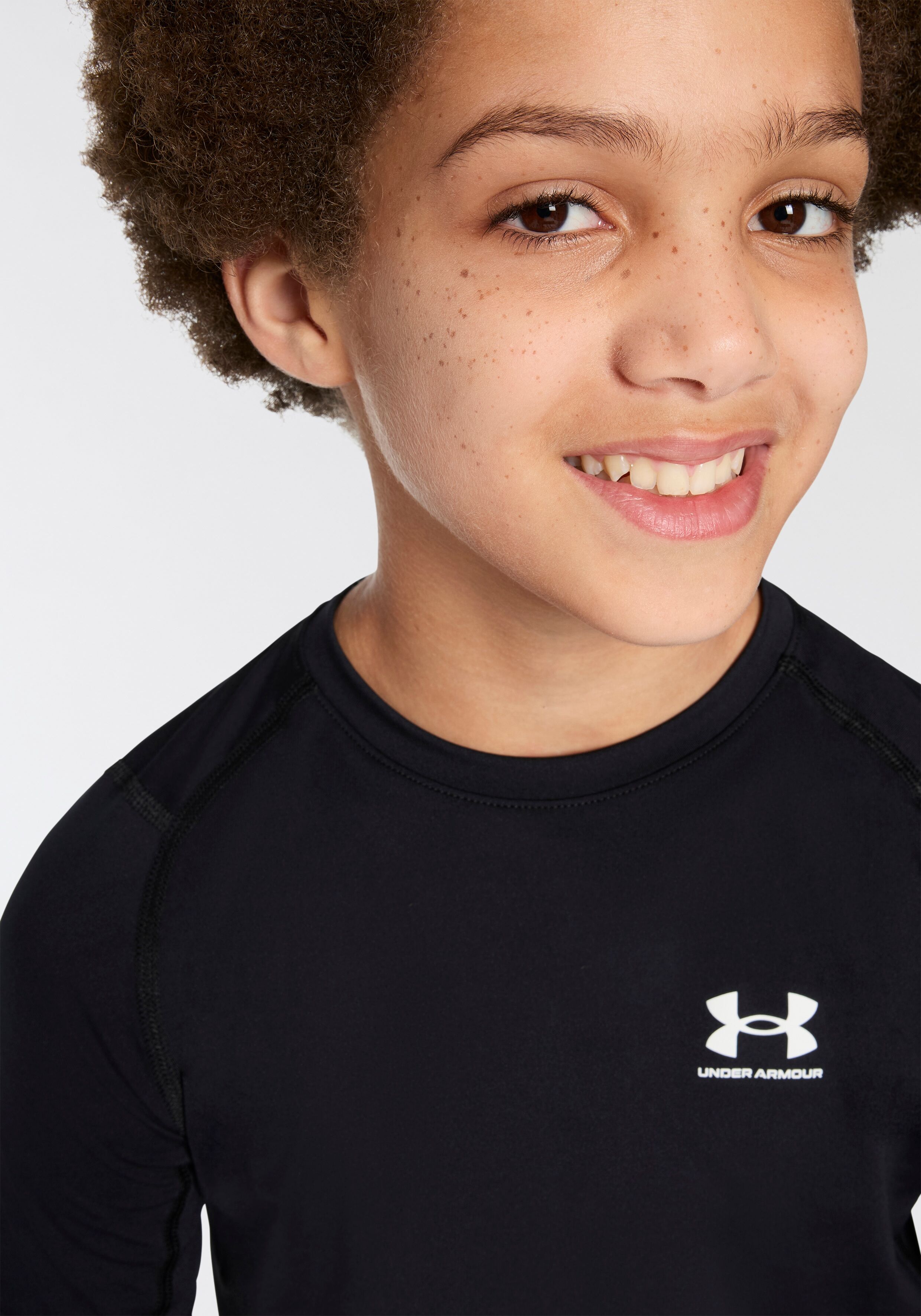Trainingsshirt UNDER ARMOUR "UA HG ARMOUR SS", Jungen, Gr. M, weiss (schwarz,, weiß), Obermaterial: 90% Polyester, 10% Elasthan, Shirts Trainingsshirt, für Kinder, sportlicher Stil, Kurzarmdesign, atmungsaktiv schwarz,, weiß M
