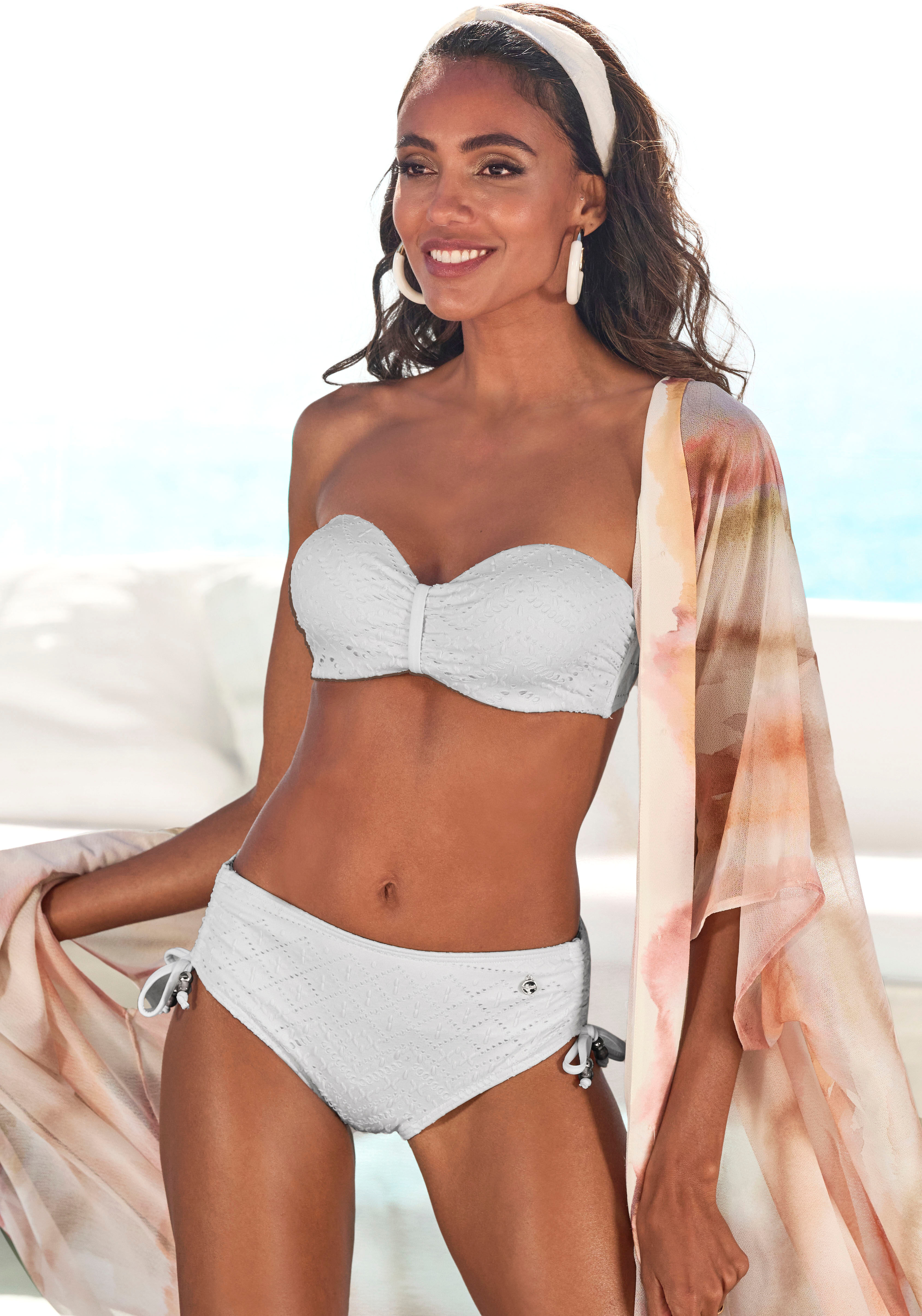Bikini-Hose LASCANA "Omara", Damen, Gr. 40, N-Gr, beige (creme), Recycling-Polyamid, unifarben, Badehosen Bikini-Hose, mit Lochstickerei creme 40, N-Gr