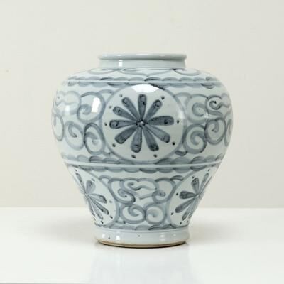 Artissance "Approx. 14.6 Inches Subtle Blue and White Vase (7"" Opening)"