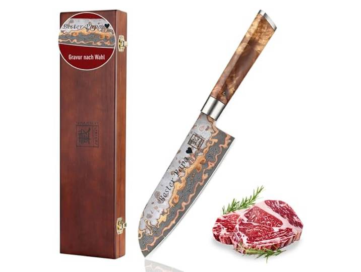 zayiko MysticMagma Santokumesser mit Gravur – Personalisiertes Damastmesser, 17,5 cm Klinge, 67 Lagen Damaststahl mit Kupfer- & Bronzeinlay, Ahornwurzelholzgriff, Geschenkbox