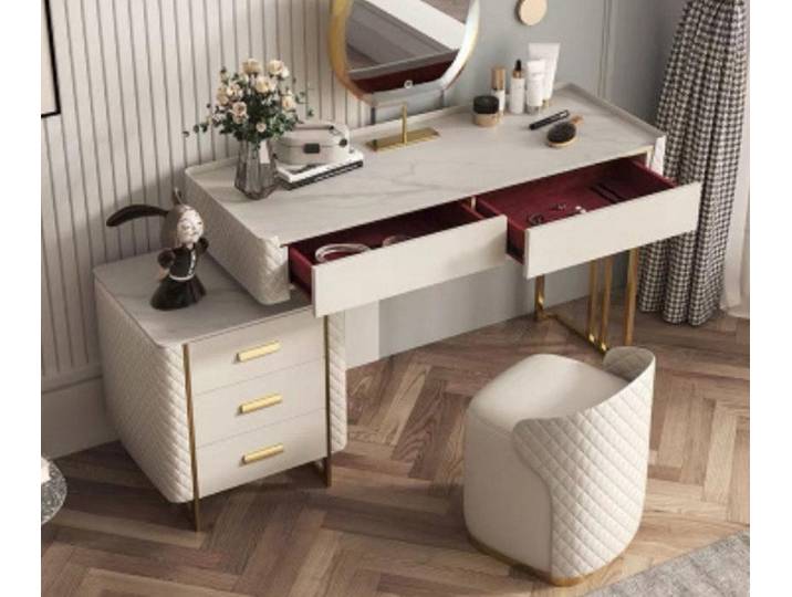 JVmoebel Schminktisch Eleganter Wandspiegel aus Holz für stilvolle Schlafzimmerdekoration, Made in Europa