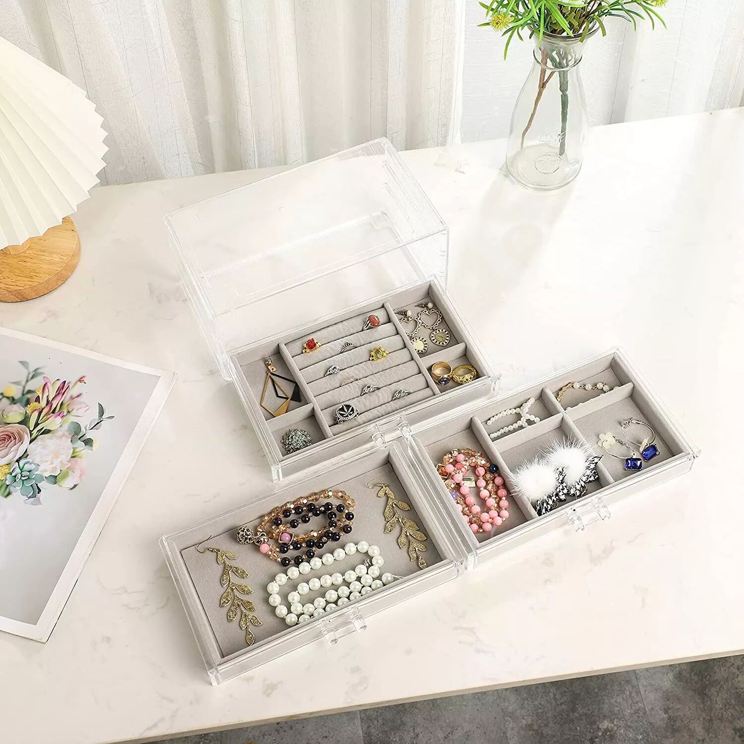 INF Schmuckbox aus Acryl mit Schubladen, Samtfächern und verstellbaren Trennwänden, transparent und grau