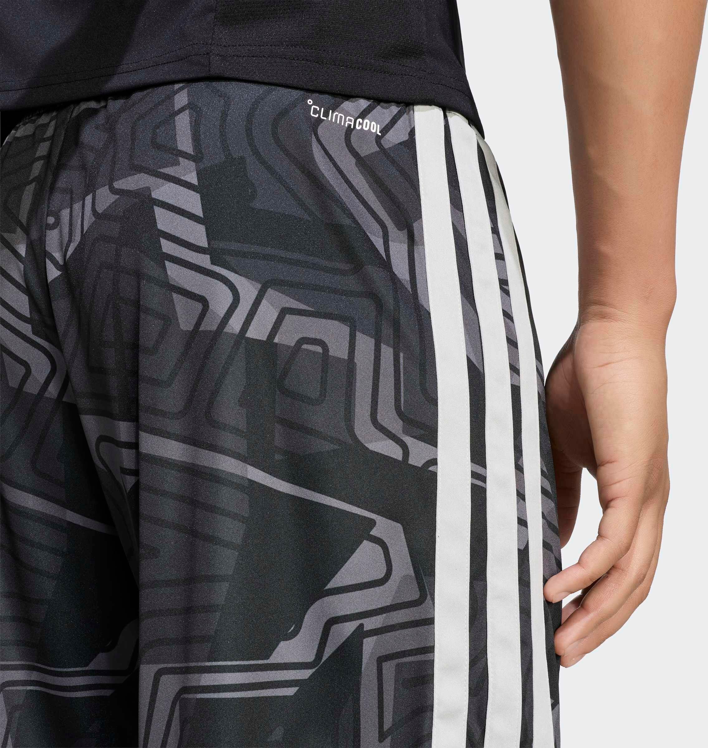 Trainingsshorts ADIDAS PERFORMANCE "REAL MADRID 26/27", Damen, Gr. 3XL, N-Gr, schwarz-weiss (schwarz, normal, gr.), Obermaterial: 100% Polyester, Hosen Trainingsshorts schwarz, normal, gr. 3XL, N-Gr