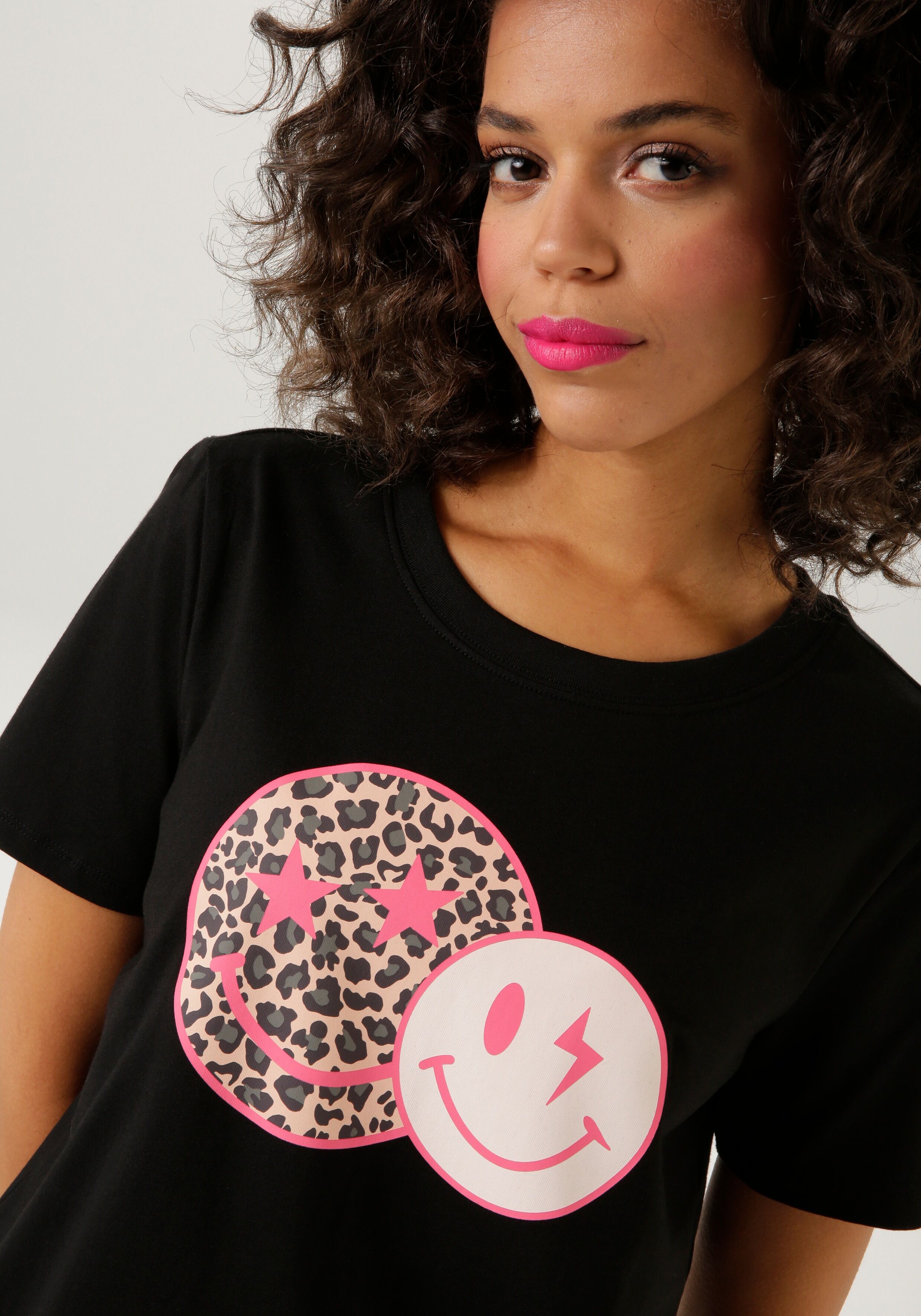 T-Shirt ANISTON CASUAL, Damen, Gr. 32/34, pink (schwarz), Single Jersey, Obermaterial: 100% Baumwolle, bedruckt, figurumspielend hüftbedeckend, Rundhals, Shirts T-Shirt, mit coolen Smileys bedruckt