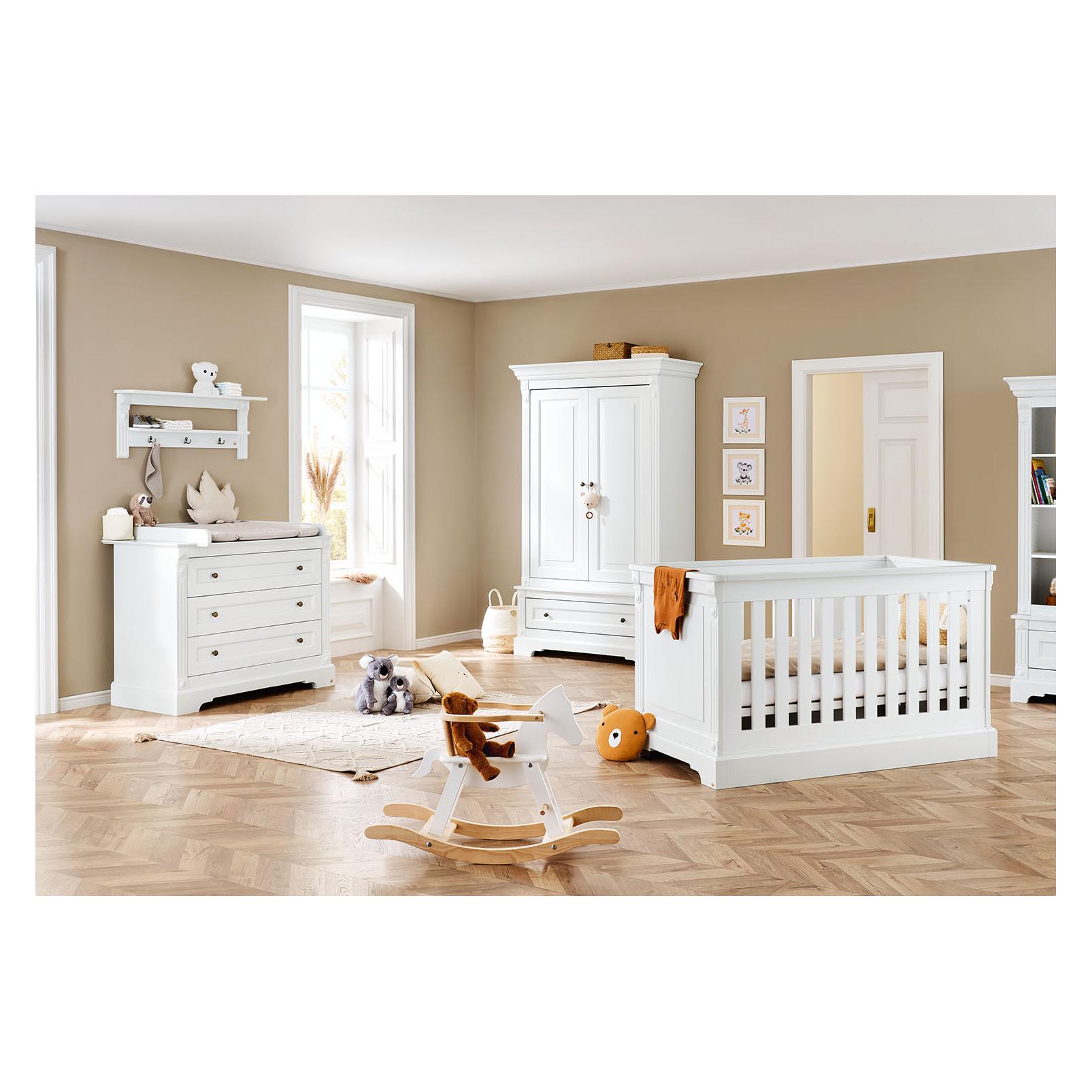 Pinolino Kinderzimmer-Set 'Emilia' breit inkl. Wandregal, 4-tlg. (Babybett, Wickelkommode) (103467BW)