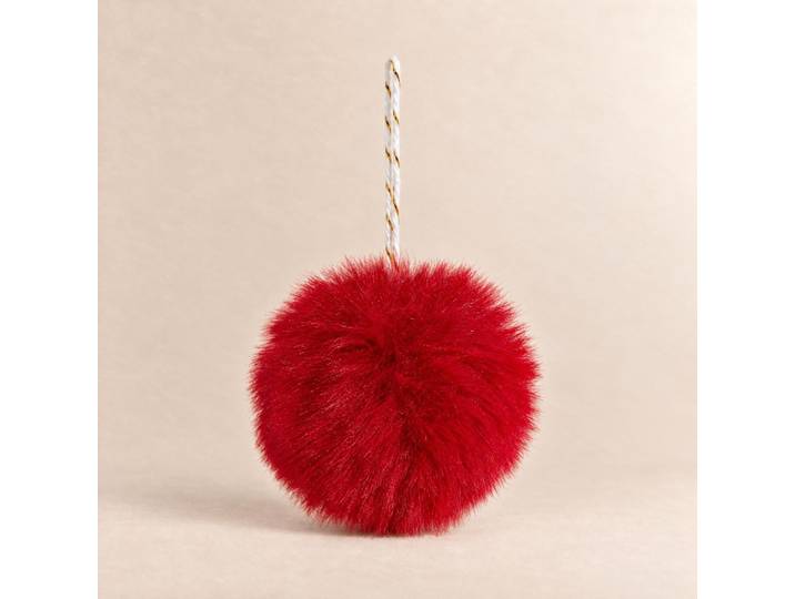 Rote Weihnachtskugel aus Kunstpelz