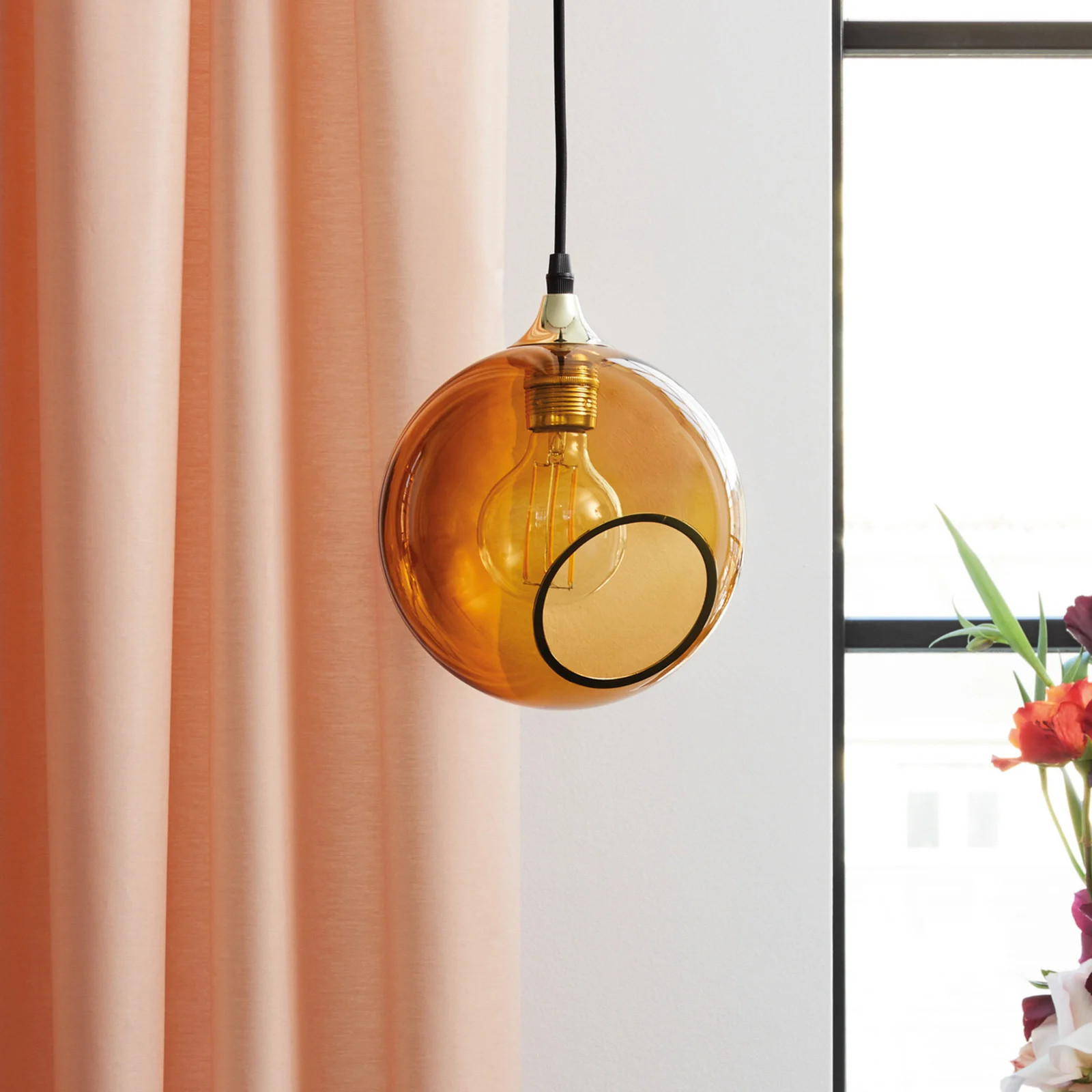 DESIGN BY US Ballroom hanglamp Amber met gouden voet van glas
