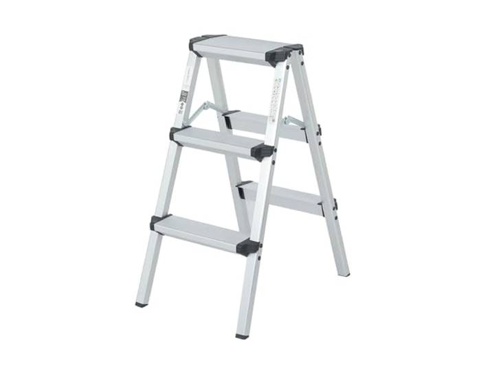 Step Marchepied Double accès Pliable en Aluminium 3 marches Charge 150 kg et norme EN 131. Marches rainurées et embouts protecteurs pour une bonne adhérence sans rayer les sols.