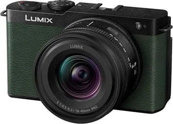 Panasonic Lumix DC-S9 + Lumix S 18-40 mm f/4,5-6,3 oliv