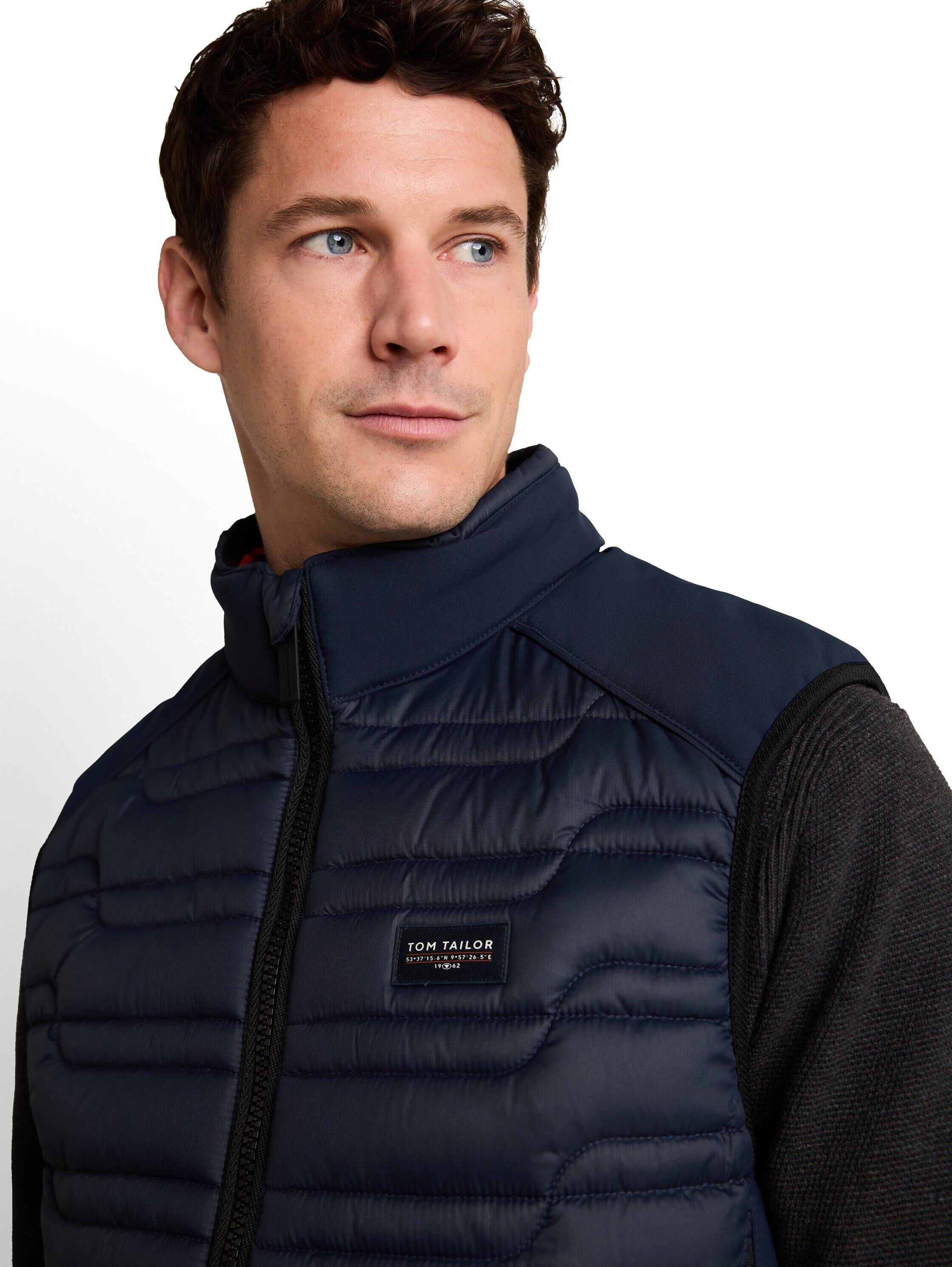 Steppweste TOM TAILOR "Regular", Herren, Gr. S, blau (sky captain blau), Steppware, Obermaterial: 100% Polyester. Futter: 100% Polyester, unifarben mit Farbeinsatz, regular fit hüftbedeckend, Rundhals, Westen Steppweste, mit Stehkragen udn Reissverschluss