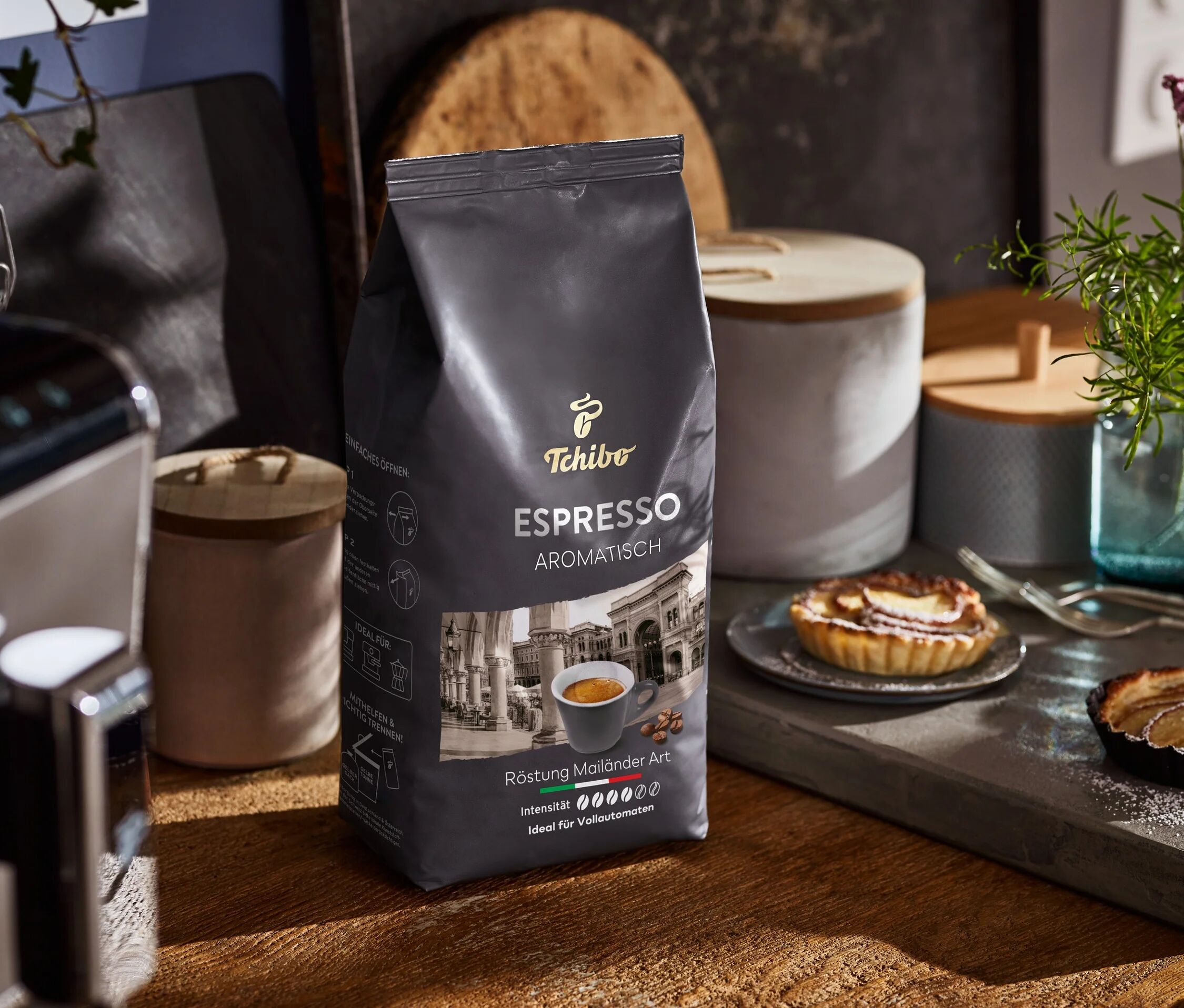 Tchibo - Espresso Aromatisch - 8 x 1 kg Ganze Bohne - Intensität: 4/6