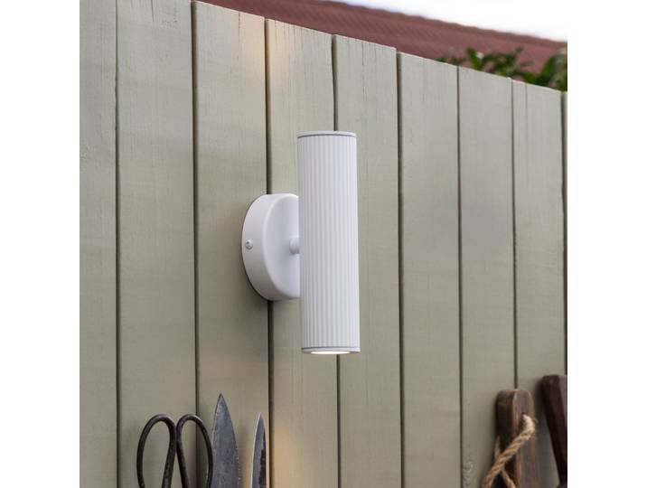 Applique murale Hubble, blanche, hauteur 21 cm, IP44 - Globen Lighting - Terrasse - Aluminium - Multi-ampoules