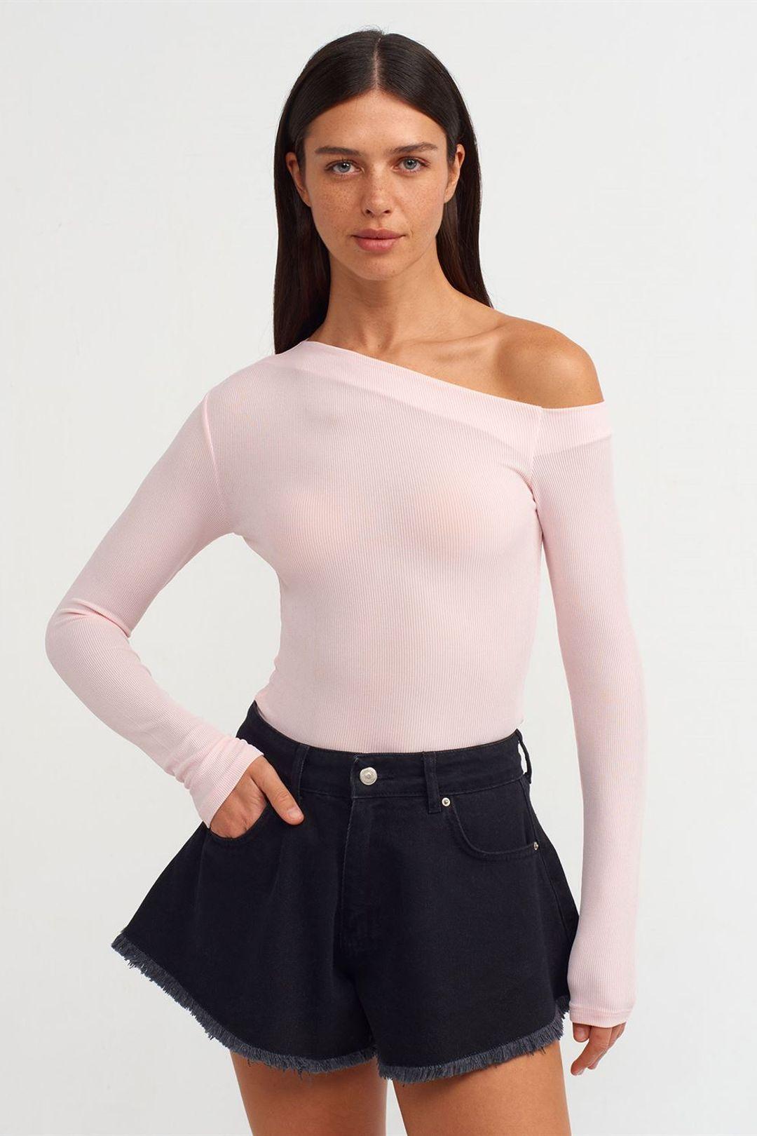Slim Fit Asymmetrische Cut-Out Blouse