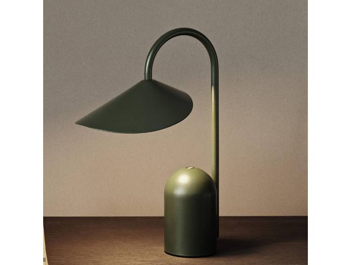 Arum Portable Tischleuchte IP44 Grass Green - Ferm Living - Terrasse - Design - Metall - Einflammig