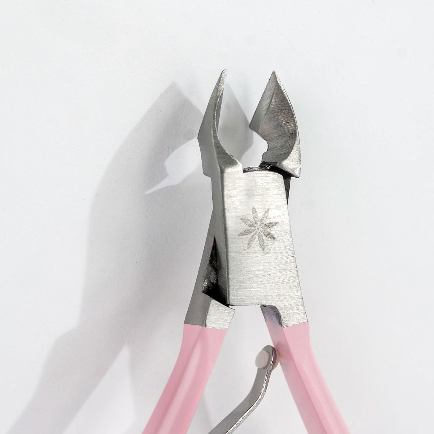 BRUSHWORKS Cuticle Nippers