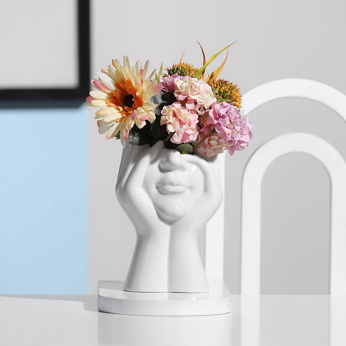 Handgemaakte witte keramische decoratieve gezicht vaas, Hoogte: 17 cm