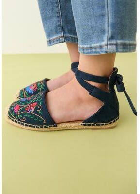 Women's The Shayla Flat Espadrille by Comfortview in Embroidery (Size 10 M)