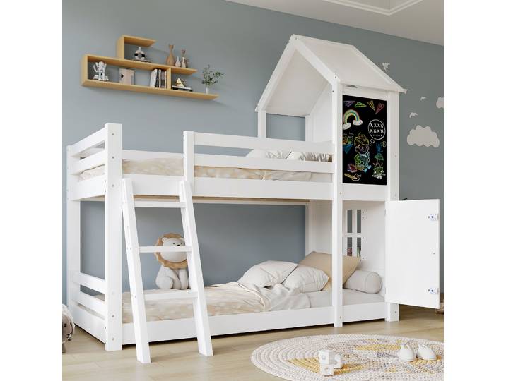 Lit superposé, lit pour enfant, avec une petite porte et une ardoise, fenêtres et toit attrayants, échelle inclinée à trois marches