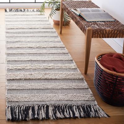 SAFAVIEH Vermont Mujesira Wool Fringe Rug