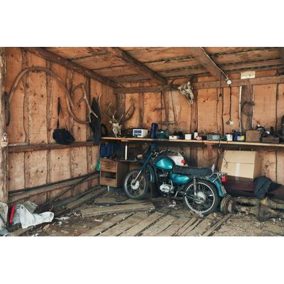 Fototapete PAPERMOON "Motorrad in Schuppen", bunt, B:2m L:1,49m, Vlies, Tapeten