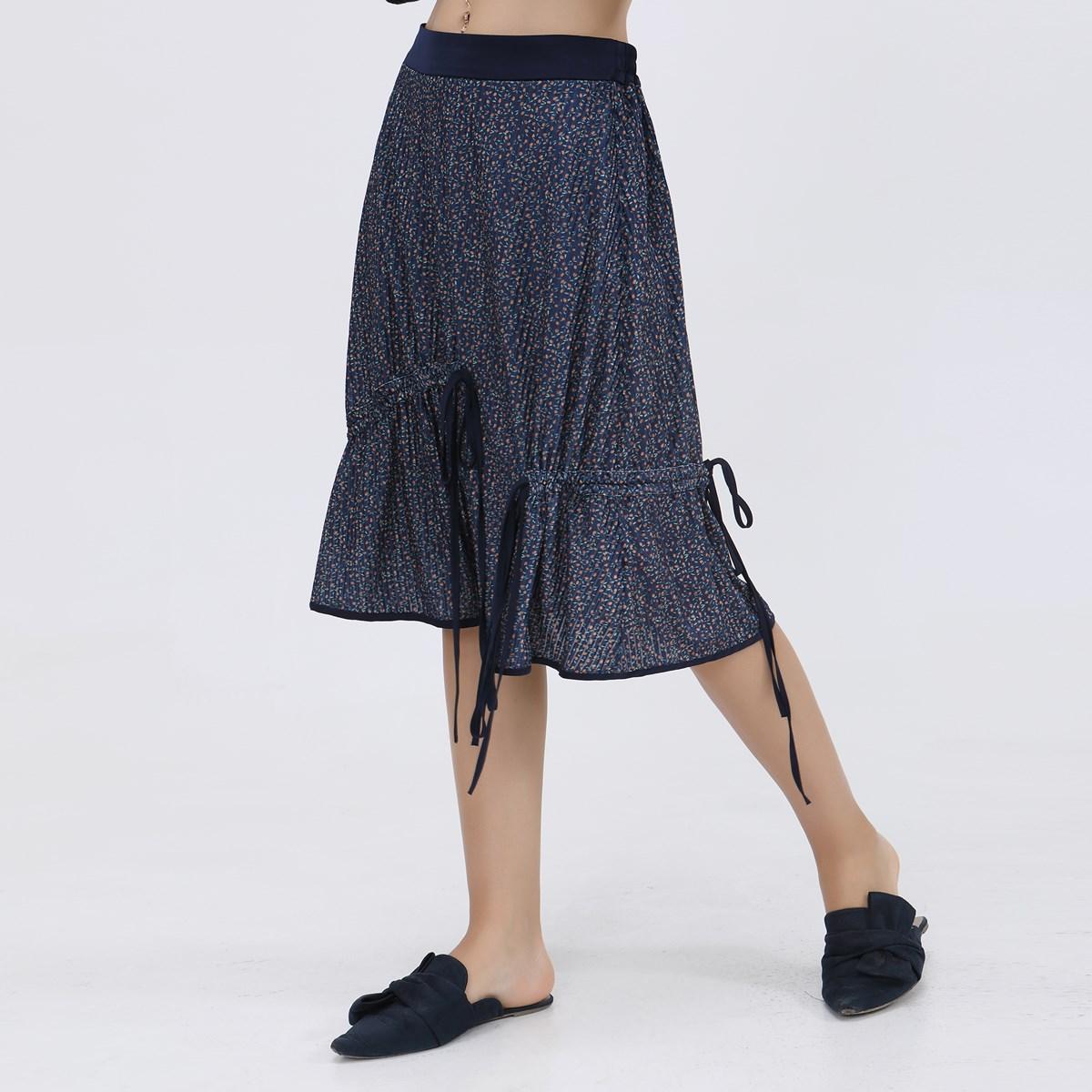 Trapezrock aus Samt mit Liberty-Druck und Schrägband aus Satin